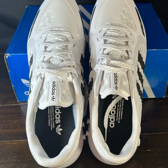 Adidas La Trainer III - Picture 2 of 8